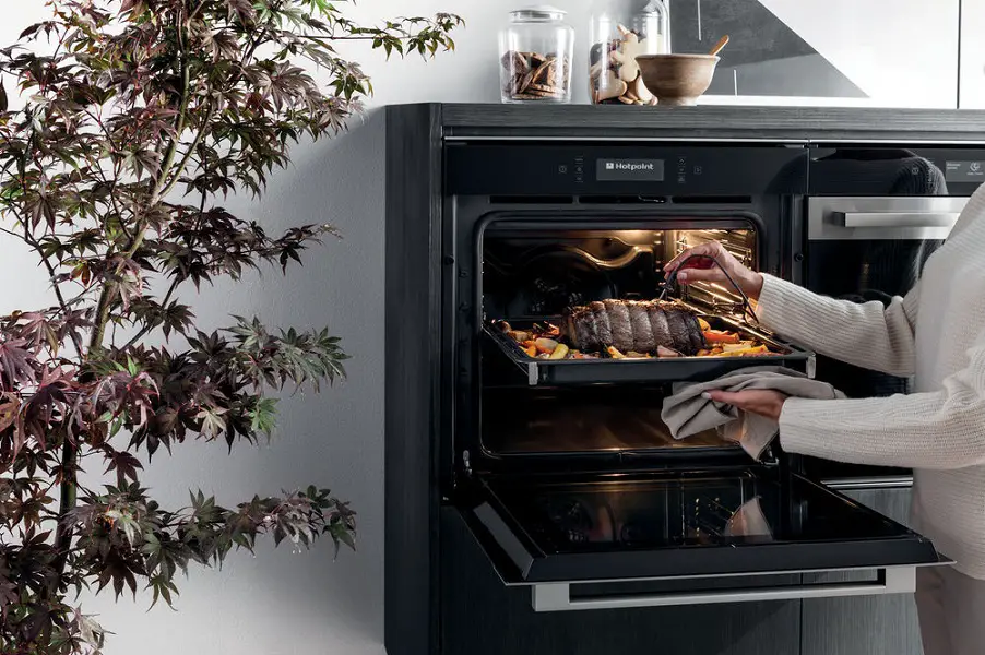 How To Use A Hotpoint Oven [Detailed Guide]